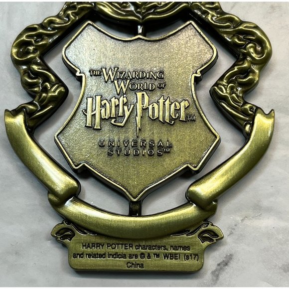 Harry Potter Keychain Hogwarts Crest Universal Studios "Joe" Spinning - Picture 5 of 6